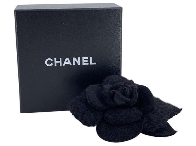 Chanel Vintage Brosche aus schwarzer Wolle mit Kamelienblume - Ansicht 2