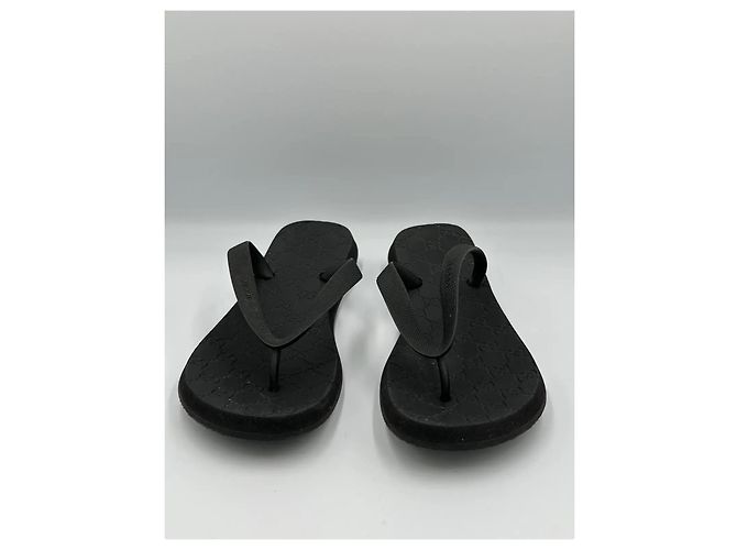 Infradito in gomma Gucci GG Monogram Nero - vista 4