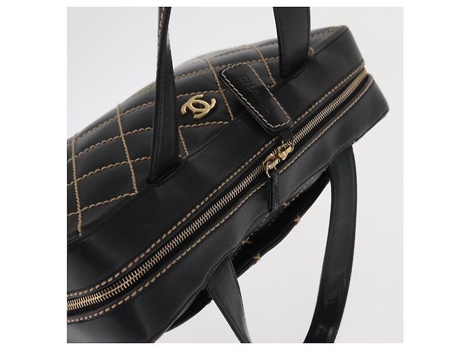 CHANEL Wild Stitch Hand Bag Cuero Negro Oro CC - vista 6