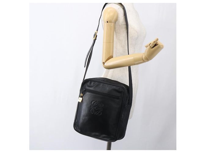 LOEWE Anagram Shoulder Bag Leather Black Gold - vista 23