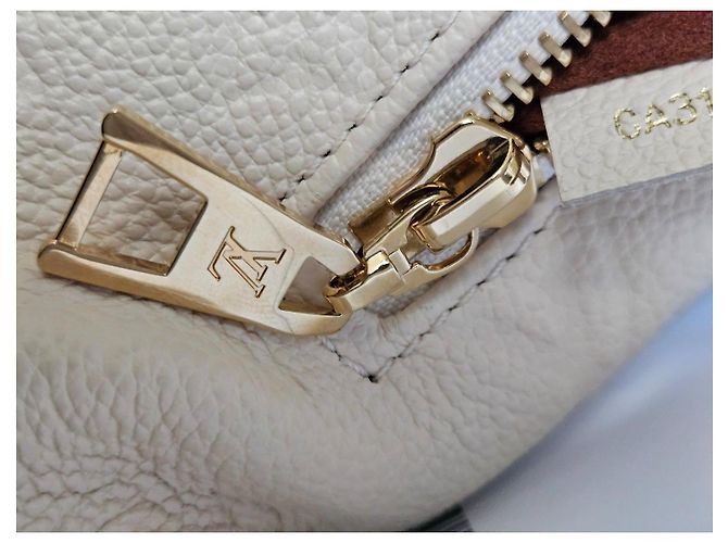 Bumbag Borsello da cintura Louis Vuitton Monogram cream Empreinte leather Beige - vista 16
