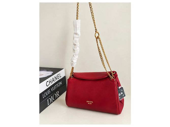Borsa a tracolla Prada in pelle rossa con catena Tumulte Rosso - vista 5