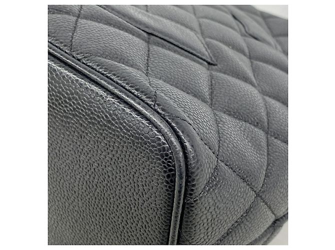 Chanel Tote Bag aus schwarzem genarbtem Kalbsleder - Ansicht 7