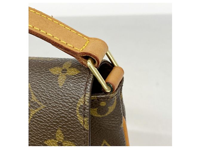 Bolso de hombro Louis Vuitton Monogram Musette Tango Castaño - vista 7