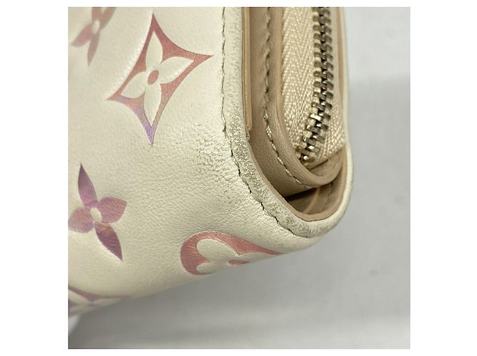 Cartera Louis Vuitton Monogram Embossed Beige - vista 5