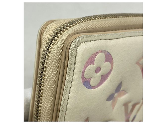 Cartera Louis Vuitton Monogram Embossed Beige - vista 6