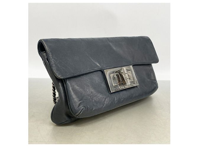 Bolsa de ombro Chanel em couro preto - vista 2