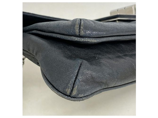 Bolsa de ombro Chanel em couro preto - vista 6