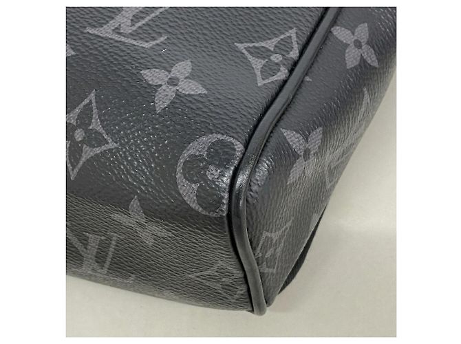 Borsa a tracolla Louis Vuitton Monogram Eclipse District PM Nero - vista 6