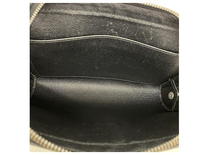 Pochette Louis Vuitton Taiga Baikal Gris - vue 4