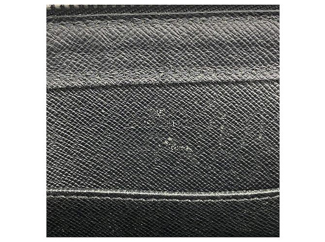Pochette Louis Vuitton Taiga Baikal Gris - vue 5