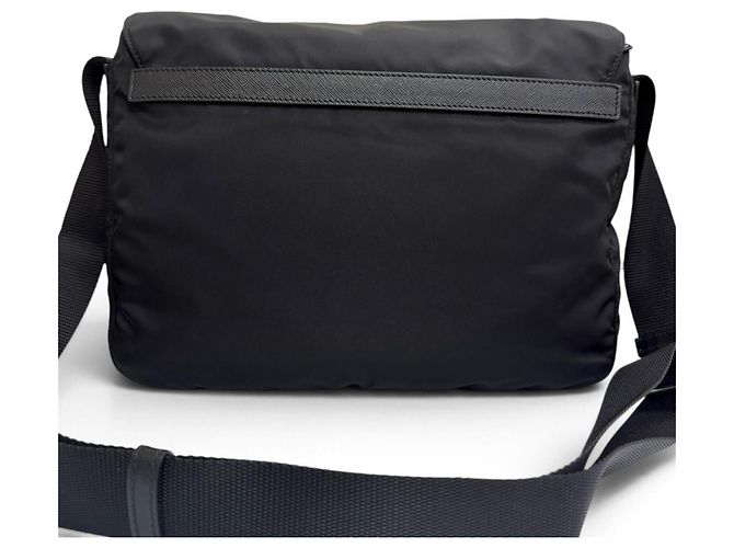 Bolsa Tiracolo Prada em Nylon Reciclado com Logotipo Triangular Preto - vista 3