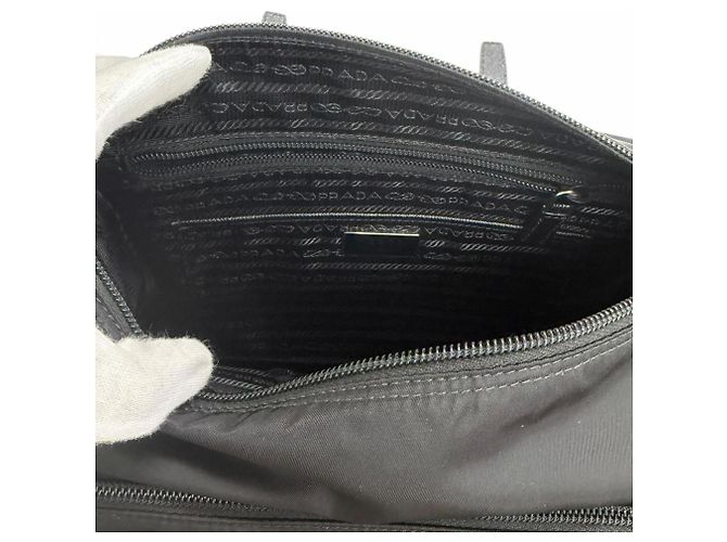 Bolsa Tiracolo Prada em Nylon Reciclado com Logotipo Triangular Preto - vista 6