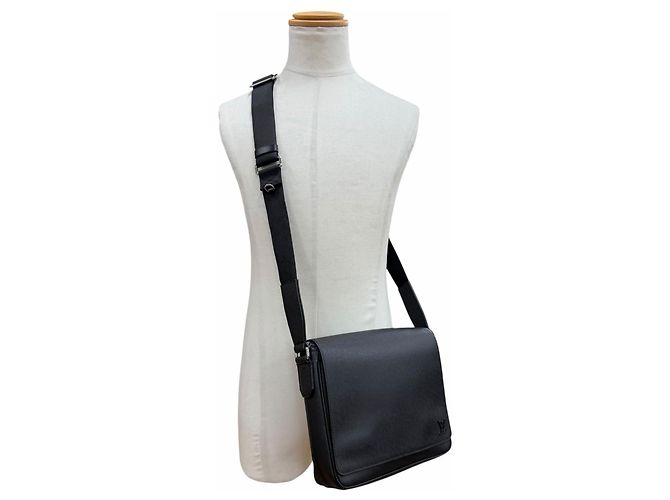 Louis Vuitton Taiga Messenger Shoulder Bag Black - view 2