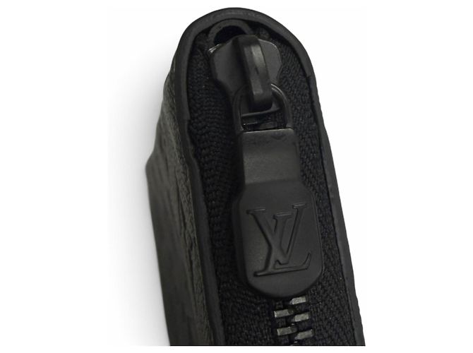 Louis Vuitton Black Monogram Shadow Langbeutel Schwarz - Ansicht 8