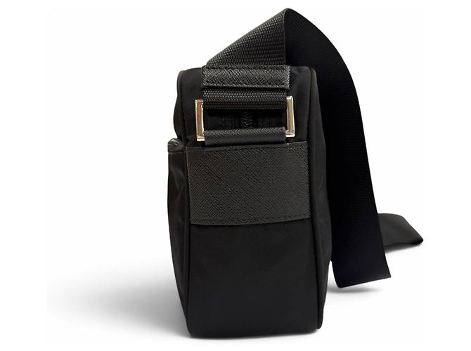 Borsa a tracolla Prada in Re-Nylon con placca logo triangolare Nero - vista 4