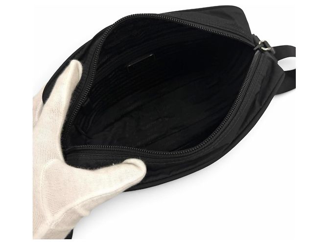 Borsa a tracolla Prada in Re-Nylon con placca logo triangolare Nero - vista 7