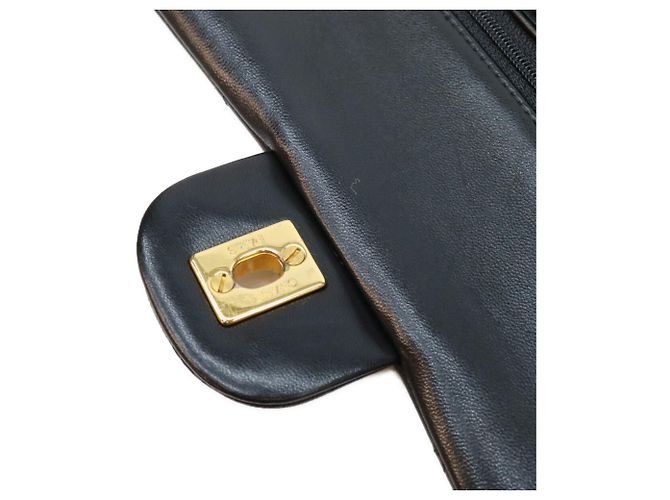 Borsa a tracolla Chanel in pelle d'agnello matelassé nera Nero - vista 11