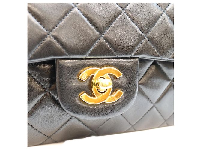 Borsa a tracolla Chanel in pelle d'agnello matelassé nera Nero - vista 7