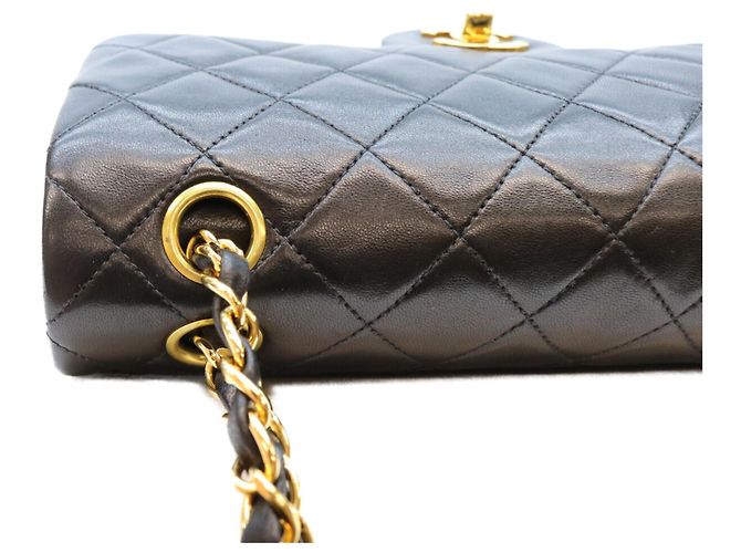 Borsa a tracolla Chanel in pelle d'agnello matelassé nera Nero - vista 9