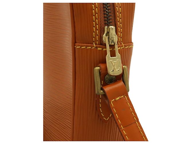 Louis Vuitton Epi Danube Schultertasche Pochette Braun - Ansicht 6