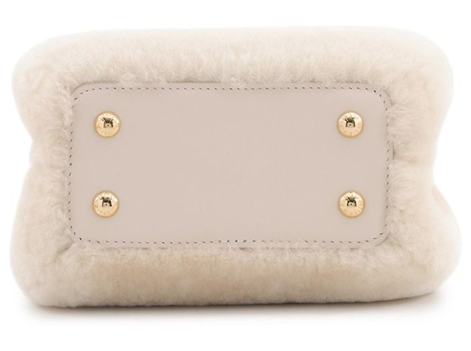 Borsa a mano Louis Vuitton Capsneau Capucines in shearling Crudo - vista 3