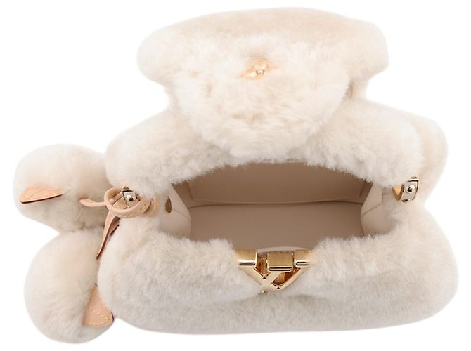Borsa a mano Louis Vuitton Capsneau Capucines in shearling Crudo - vista 6