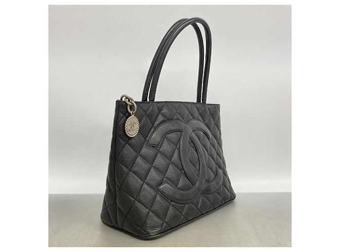 Saco Tote Chanel em couro de bezerro grão preto - vista 2