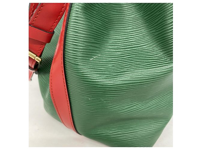 Noe Borsa a tracolla Louis Vuitton Epi Petit Noé Rosso - vista 11