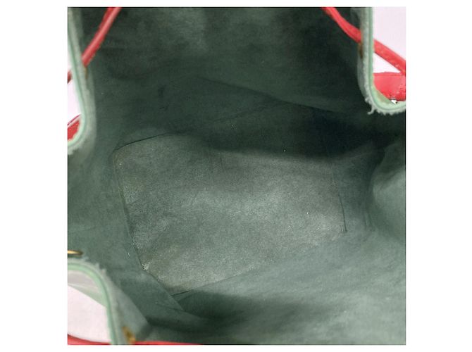 Noe Borsa a tracolla Louis Vuitton Epi Petit Noé Rosso - vista 4