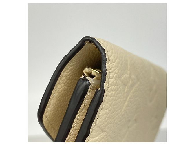 Carteira Louis Vuitton Tri-fold em Cream Cru - vista 5