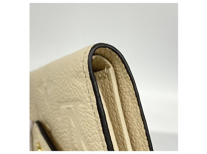 Carteira Louis Vuitton Tri-fold em Cream Cru - vista 7