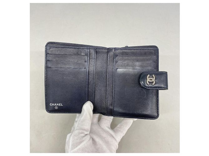 Portafoglio Chanel Matelassé in pelle di agnello blu navy - vista 3