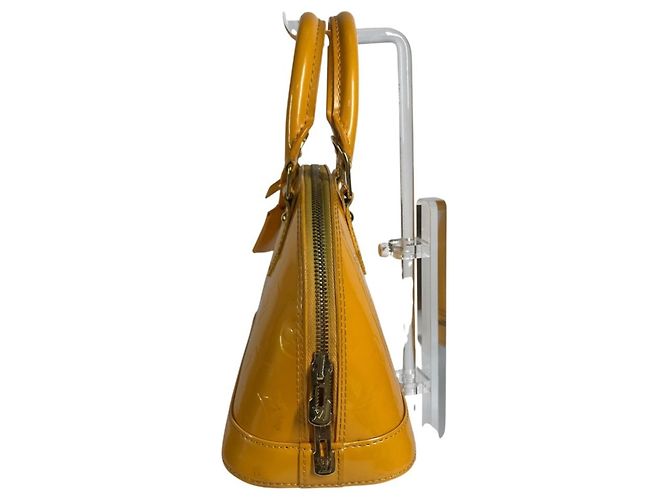Borsa Louis Vuitton Monogram Vernis Alma BB Giallo - vista 2