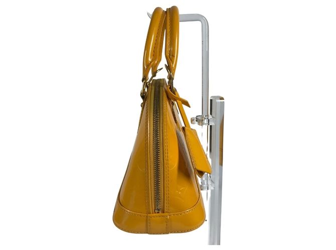 Borsa Louis Vuitton Monogram Vernis Alma BB Giallo - vista 4