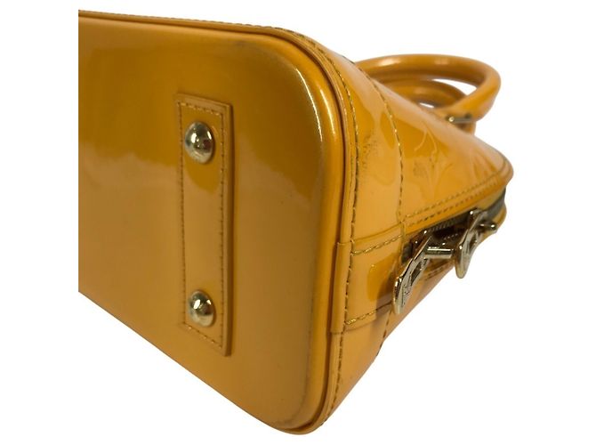 Borsa Louis Vuitton Monogram Vernis Alma BB Giallo - vista 6