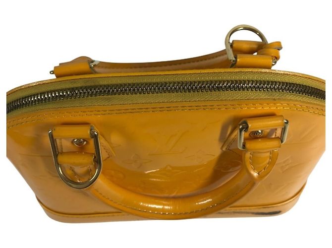 Borsa Louis Vuitton Monogram Vernis Alma BB Giallo - vista 8