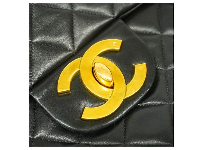 Sac à épaule Chanel en agneau noir - vue 10