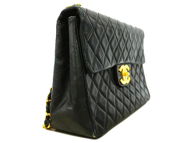 Sac à épaule Chanel en agneau noir - vue 2