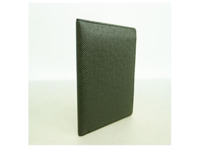 Capa de Passaporte Louis Vuitton em Ardoise Cinza - vista 2