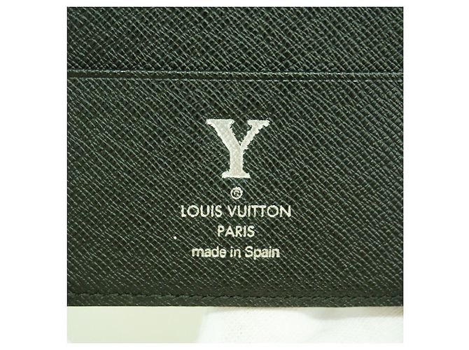Capa de Passaporte Louis Vuitton em Ardoise Cinza - vista 4