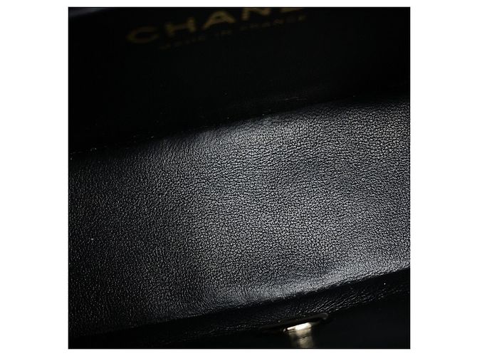 Chanel Mini Flap Shoulder Bag Chocolate Bar aus schwarzem Lammleder - Ansicht 12