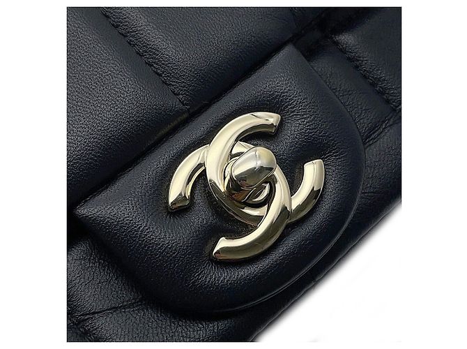 Chanel Mini Flap Shoulder Bag Chocolate Bar aus schwarzem Lammleder - Ansicht 9