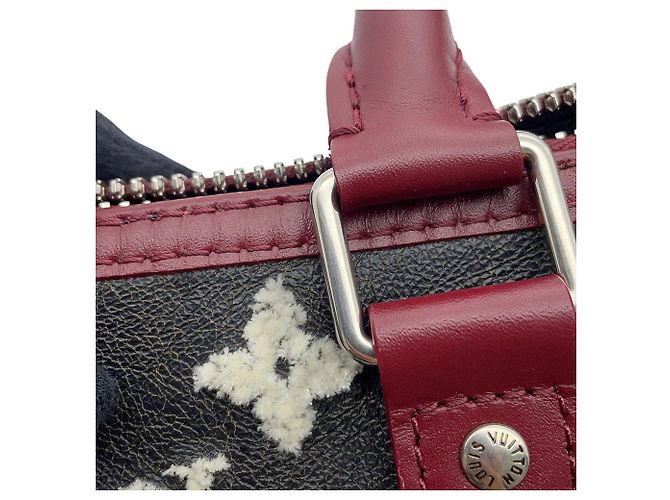 Sac à main Louis Vuitton Monogram Shearling Keepall Bandoulière 25 Noir - vue 11