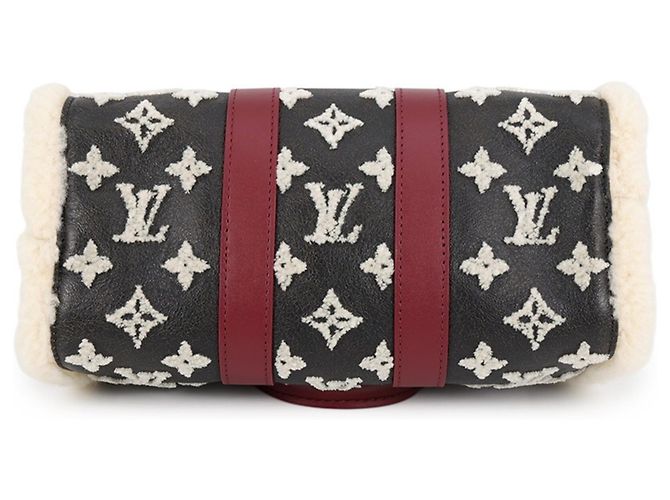 Sac à main Louis Vuitton Monogram Shearling Keepall Bandoulière 25 Noir - vue 3