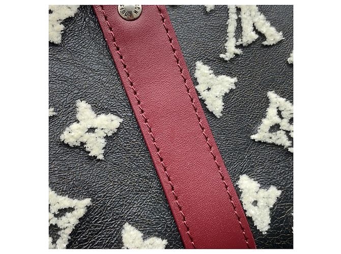 Sac à main Louis Vuitton Monogram Shearling Keepall Bandoulière 25 Noir - vue 7