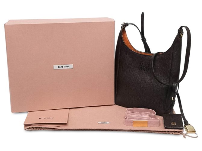 Borsa a tracolla Miu Miu in pelle martellata marrone Marrone scuro - vista 7