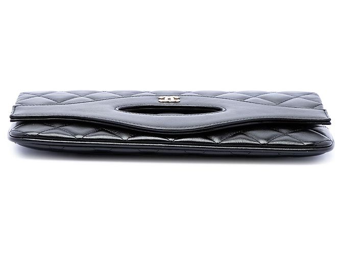 Chanel Clutch 31 in vitello lucido stropicciato nero con catena - vista 3