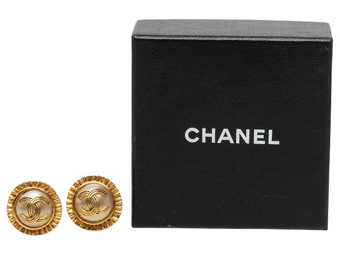 Pendientes de clip redondos Chanel Gold CC chapados en oro y perlas sintéticas Dorado - vista 4