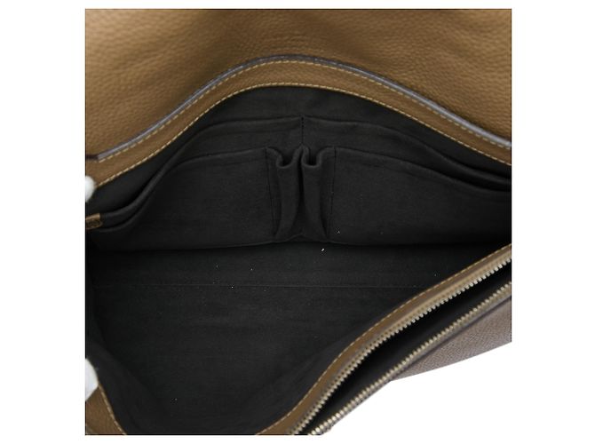 Louis Vuitton Borsa Briefcase Dorian in pelle Taurillon marrone Taupe - vista 4